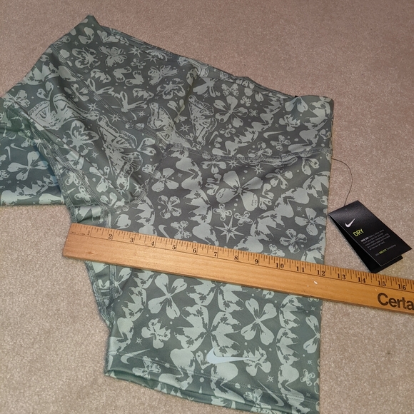 Nwts Women's Nike training dri-fit green butterfly bike shorts - Picture 3 of 16